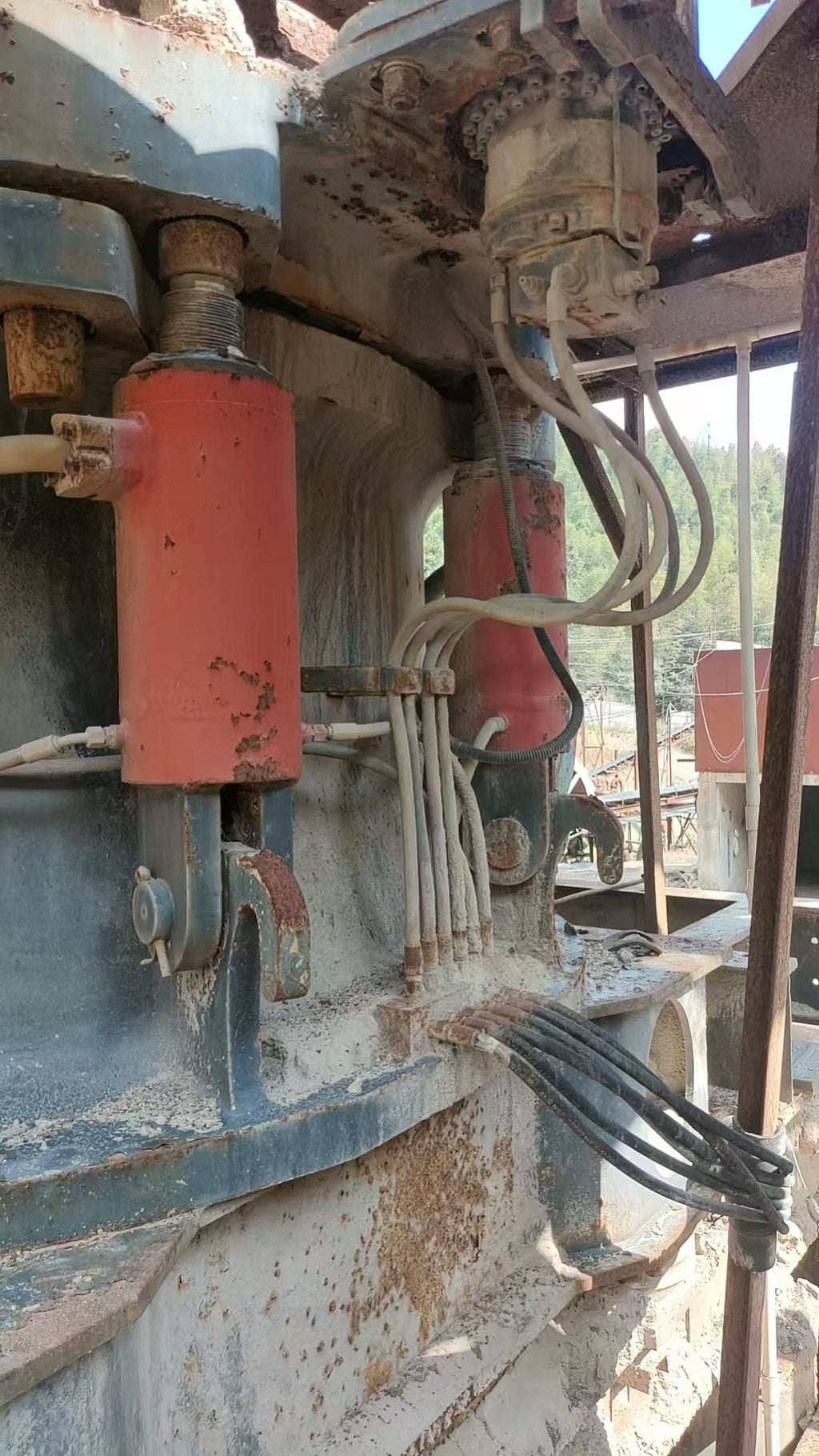 Used SBM HPT300 Multi-Cylinder Hydraulic Cone Crusher | Budget-Friendly | 220-250kW