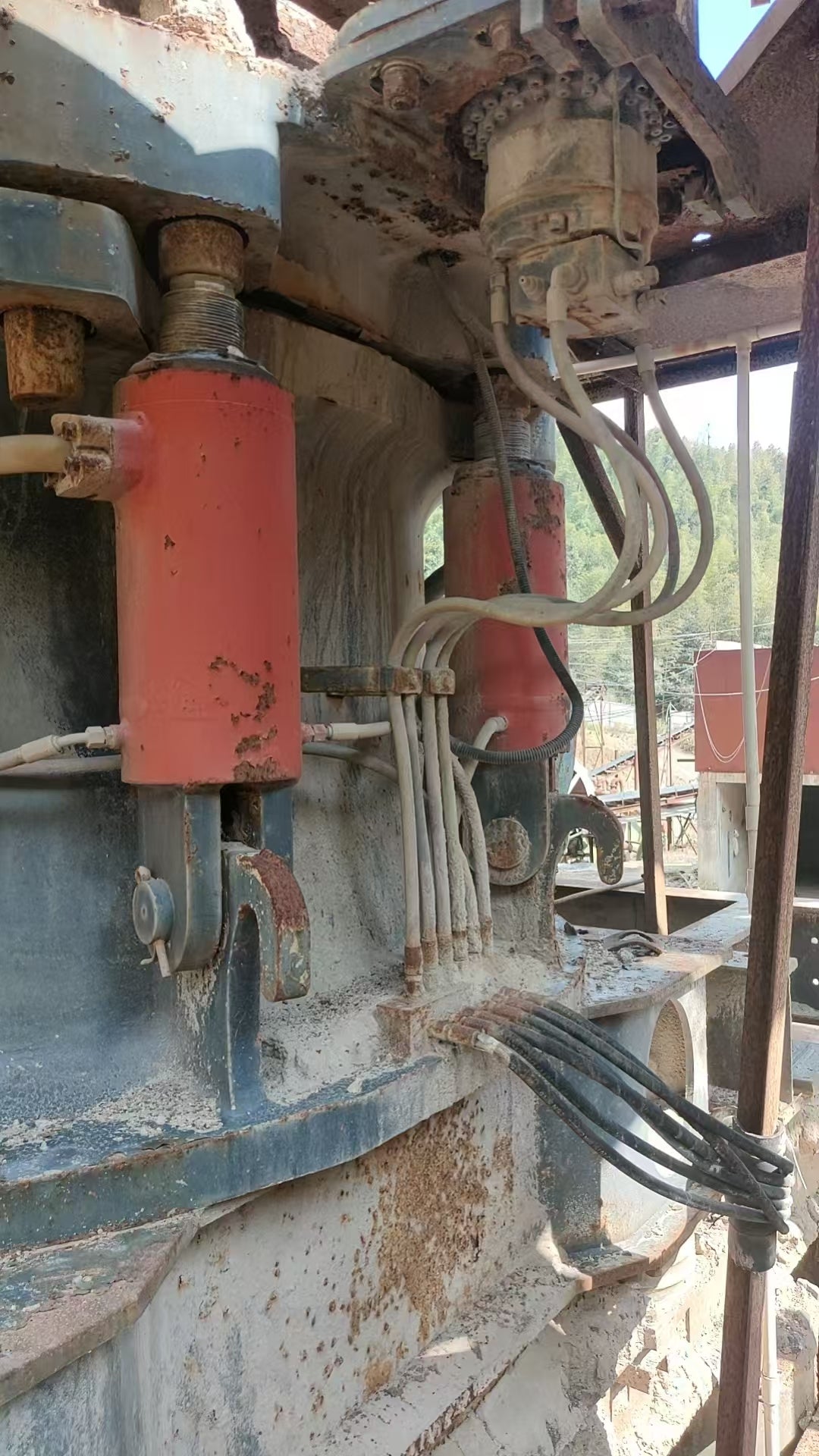 Used SBM HPT300 Multi-Cylinder Hydraulic Cone Crusher | Budget-Friendly | 220-250kW