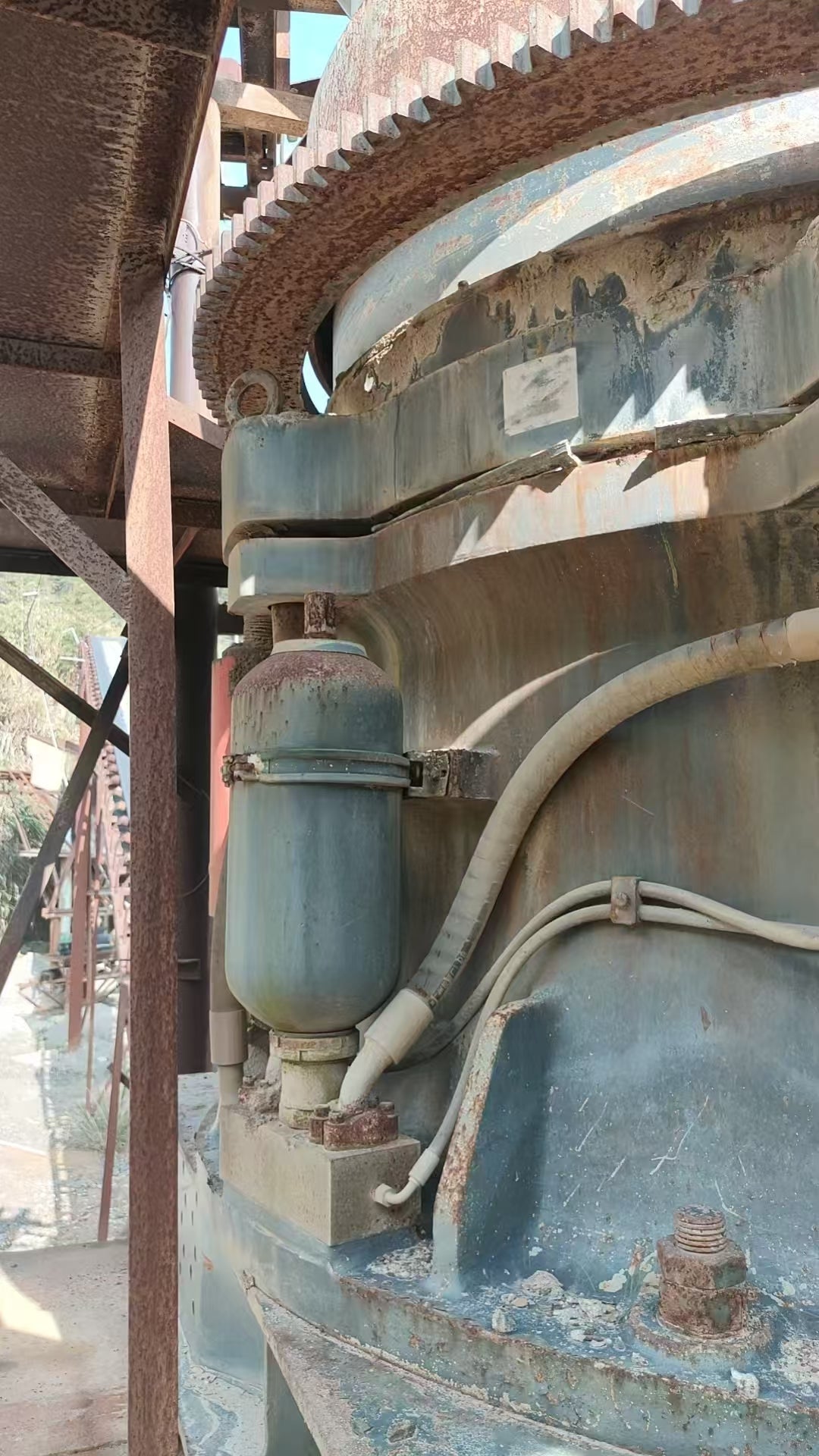 Used SBM HPT300 Multi-Cylinder Hydraulic Cone Crusher | Budget-Friendly | 220-250kW