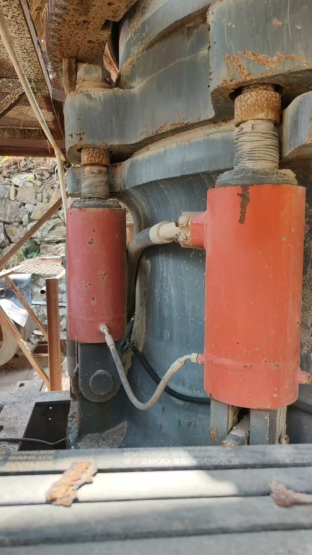 Used SBM HPT300 Multi-Cylinder Hydraulic Cone Crusher | Budget-Friendly | 220-250kW