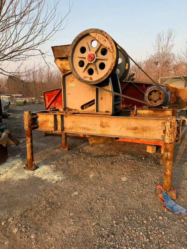 Used Hongxing PE-250×400 Mobile Jaw Crusher | Portable Primary Crushing Unit Hover Image